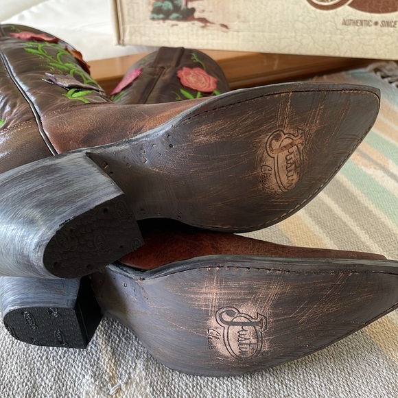 Vintage Justin Cowgirl Boots - Picture 7 of 11